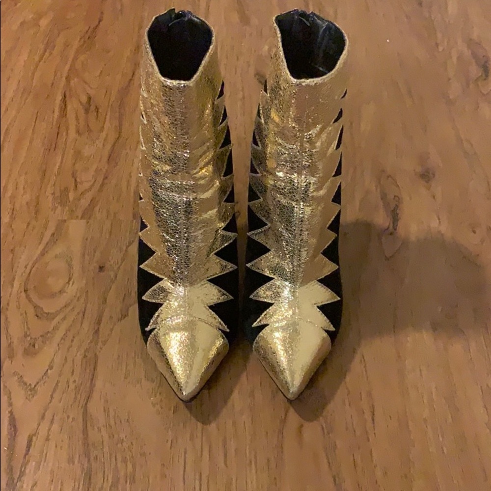 Black and Gold Bootie!